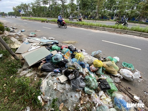 ‘Đại lộ’ ngàn tỉ Chu Văn An dở dang, nhiều nơi ngập ngụa rác - Ảnh 6. ‘Đại lộ’ ngàn tỉ Chu Văn An dở dang, nhiều nơi ngập ngụa rác - Ảnh 6.