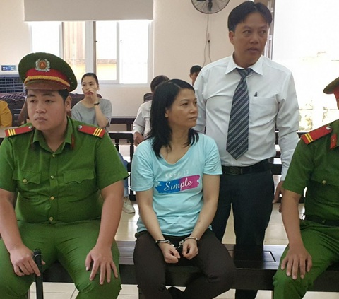 Bất ngờ tại tòa xử vụ thi thể trong bêtông: Mẹ nạn nhân nói con mình... chưa chết! - Ảnh 1. Bất ngờ tại tòa xử vụ thi thể trong bêtông: Mẹ nạn nhân nói con mình... chưa chết! - Ảnh 1.
