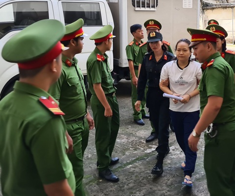Bất ngờ tại tòa xử vụ thi thể trong bêtông: Mẹ nạn nhân nói con mình... chưa chết! - Ảnh 2. Bất ngờ tại tòa xử vụ thi thể trong bêtông: Mẹ nạn nhân nói con mình... chưa chết! - Ảnh 2.