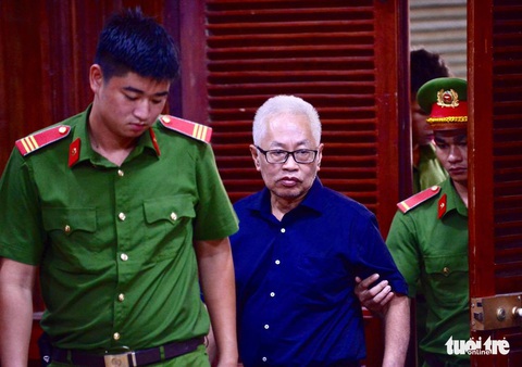 Ngân hàng Đông Á đòi sếp cũ Trần Phương Bình bồi thường cộng mức lãi suất cao nhất - Ảnh 1. Ngân hàng Đông Á đòi sếp cũ Trần Phương Bình bồi thường cộng mức lãi suất cao nhất - Ảnh 1.