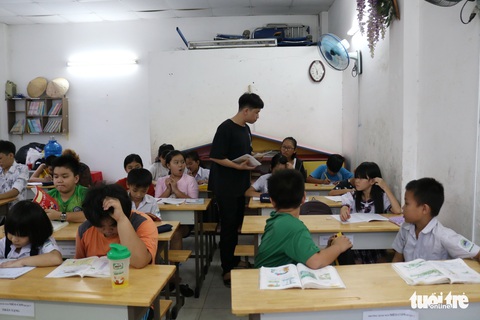 9X đi làm lấy tiền mua sách vở, dạy học trò lớp tình thương - Ảnh 10. 9X đi làm lấy tiền mua sách vở, dạy học trò lớp tình thương - Ảnh 10.