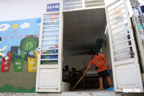 9X đi làm lấy tiền mua sách vở, dạy học trò lớp tình thương - Ảnh 3. 9X đi làm lấy tiền mua sách vở, dạy học trò lớp tình thương - Ảnh 3.
