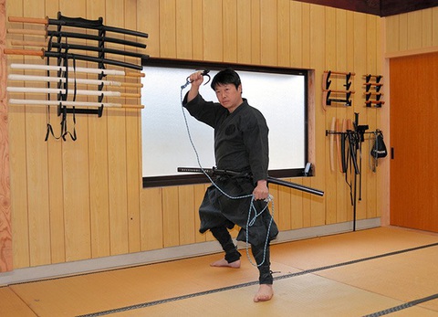Ninja đời mới ở Nhật đã có bằng Thạc sĩ - Ảnh 1. Ninja đời mới ở Nhật đã có bằng Thạc sĩ - Ảnh 1.