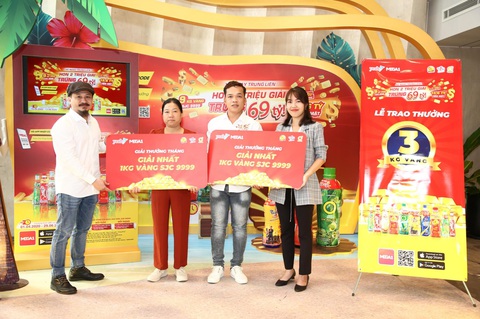 Trao 3kg vàng đầu tiên của chương trình xé nhãn trên ứng dụng MEGA1 - Ảnh 1. Trao 3kg vàng đầu tiên của chương trình xé nhãn trên ứng dụng MEGA1 - Ảnh 1.