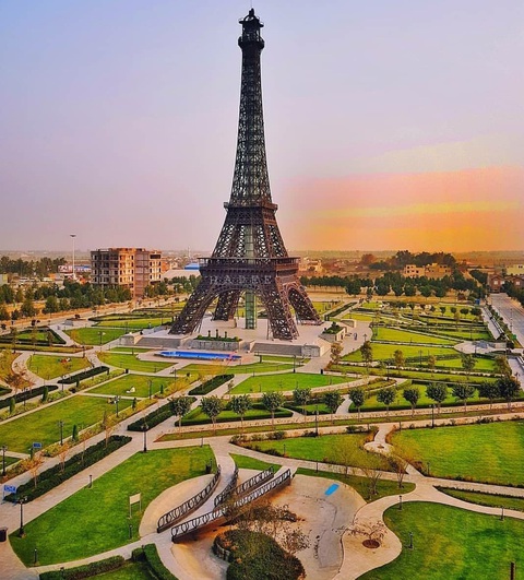 Tháp Eiffel và cảm hứng cho những phiên bản nổi tiếng trên thế giới - Ảnh 7. Tháp Eiffel và cảm hứng cho những phiên bản nổi tiếng trên thế giới - Ảnh 7.