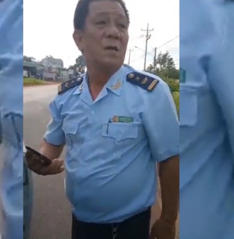 Dân bắt phó Chi cục hải quan cửa khẩu nghi gây tai nạn bỏ chạy giao cho công an - Ảnh 1. Dân bắt phó Chi cục hải quan cửa khẩu nghi gây tai nạn bỏ chạy giao cho công an - Ảnh 1.