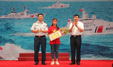 Học sinh lớp 8 chiến thắng cuộc thi Em yêu biển đảo quê hương - Ảnh 1. Học sinh lớp 8 chiến thắng cuộc thi Em yêu biển đảo quê hương - Ảnh 1.