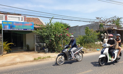 Nhà không phép mọc trên đất quy hoạch quốc phòng, 7 năm chưa xử lý xong - Ảnh 1. Nhà không phép mọc trên đất quy hoạch quốc phòng, 7 năm chưa xử lý xong - Ảnh 1.