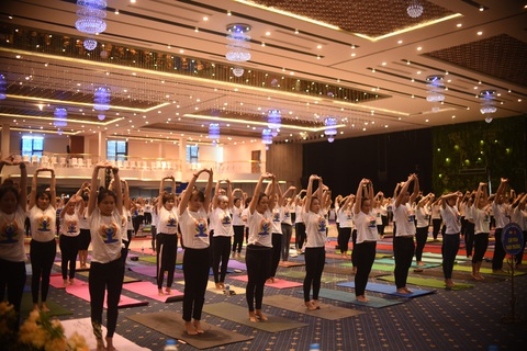 Hơn 600 người cùng tham gia tập YOGA tại Phú Yên - Ảnh 2. Hơn 600 người cùng tham gia tập YOGA tại Phú Yên - Ảnh 2.