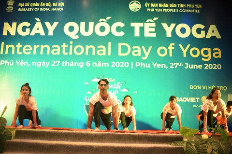 Hơn 600 người cùng tham gia tập YOGA tại Phú Yên - Ảnh 4. Hơn 600 người cùng tham gia tập YOGA tại Phú Yên - Ảnh 4.