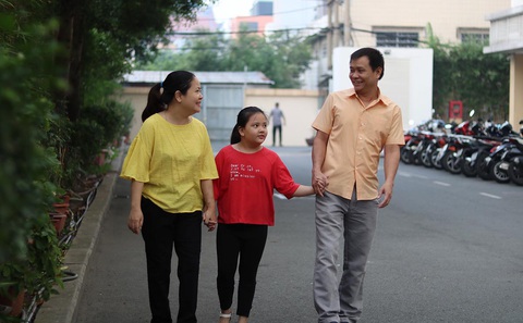 Yêu thương biến bi kịch thành nụ cười - Ảnh 1. Yêu thương biến bi kịch thành nụ cười - Ảnh 1.