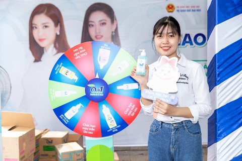 Hoa hậu Đỗ Mỹ Linh và Lương Thùy Linh giao lưu tại Ngày hội tư vấn tuyển sinh hướng nghiệp 2020 - Ảnh 5. Hoa hậu Đỗ Mỹ Linh và Lương Thùy Linh giao lưu tại Ngày hội tư vấn tuyển sinh hướng nghiệp 2020 - Ảnh 5.