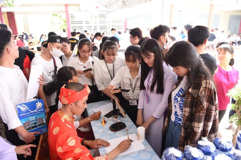 Sáng nay 27-6 tư vấn tuyển sinh ở Tiền Giang: Sát giờ G, thí sinh lưu ý gì? - Ảnh 5. Sáng nay 27-6 tư vấn tuyển sinh ở Tiền Giang: Sát giờ G, thí sinh lưu ý gì? - Ảnh 5.