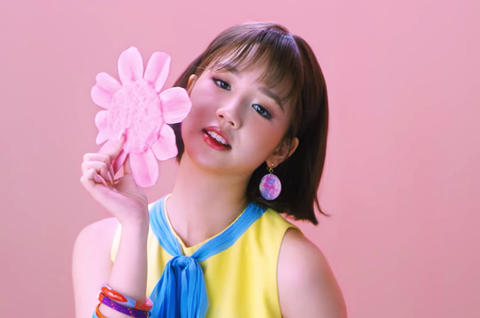 Album của Amee khiến những nghệ sĩ đang chạy đua trên YouTube phải nghĩ lại - Ảnh 2. Album của Amee khiến những nghệ sĩ đang chạy đua trên YouTube phải nghĩ lại - Ảnh 2.