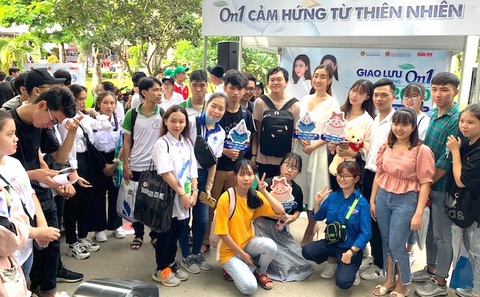 Hoa hậu Đỗ Mỹ Linh khuyên học sinh sống với đam mê, chọn ngành học yêu thích - Ảnh 2. Hoa hậu Đỗ Mỹ Linh khuyên học sinh sống với đam mê, chọn ngành học yêu thích - Ảnh 2.
