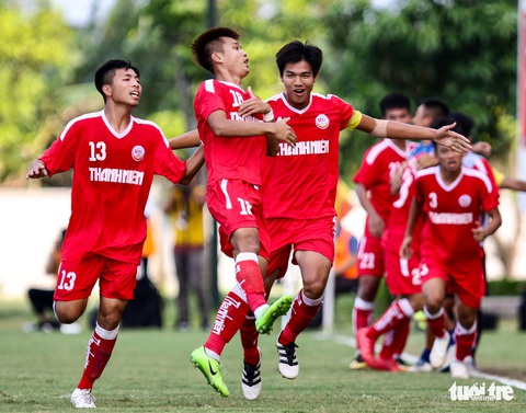 Hàng thủ mơ ngủ, Hoàng Anh Gia Lai lần thứ 3 lỡ hẹn chức vô địch U19 quốc gia - Ảnh 2. Hàng thủ mơ ngủ, Hoàng Anh Gia Lai lần thứ 3 lỡ hẹn chức vô địch U19 quốc gia - Ảnh 2.