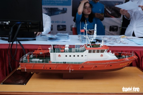Bất ngờ vì sinh viên nước ngoài đi tư vấn tuyển sinh - Ảnh 7. Bất ngờ vì sinh viên nước ngoài đi tư vấn tuyển sinh - Ảnh 7.
