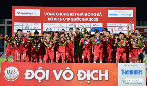 Hàng thủ mơ ngủ, Hoàng Anh Gia Lai lần thứ 3 lỡ hẹn chức vô địch U19 quốc gia - Ảnh 5. Hàng thủ mơ ngủ, Hoàng Anh Gia Lai lần thứ 3 lỡ hẹn chức vô địch U19 quốc gia - Ảnh 5.