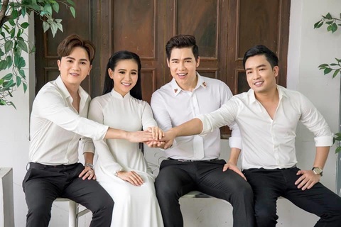 Thiên thần bolero Quỳnh Trang mang lại làn gió mới với liên khúc 30 bài bolero - Ảnh 2. Thiên thần bolero Quỳnh Trang mang lại làn gió mới với liên khúc 30 bài bolero - Ảnh 2.