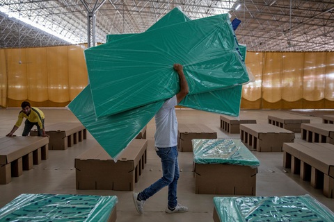 COVID-19 cướp hơn nửa triệu sinh mạng, mỗi 18 giây lại có 1 người chết - Ảnh 3. COVID-19 cướp hơn nửa triệu sinh mạng, mỗi 18 giây lại có 1 người chết - Ảnh 3.