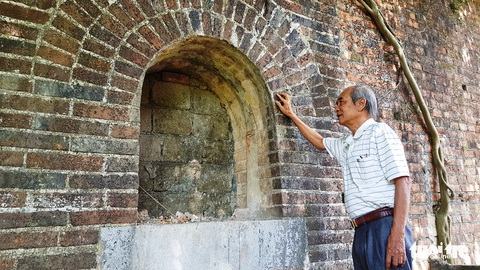Hai chiếc cổng gạch mới phát hiện ở Kinh thành Huế: Có thể là chỗ đặt đại bác - Ảnh 1. Hai chiếc cổng gạch mới phát hiện ở Kinh thành Huế: Có thể là chỗ đặt đại bác - Ảnh 1.