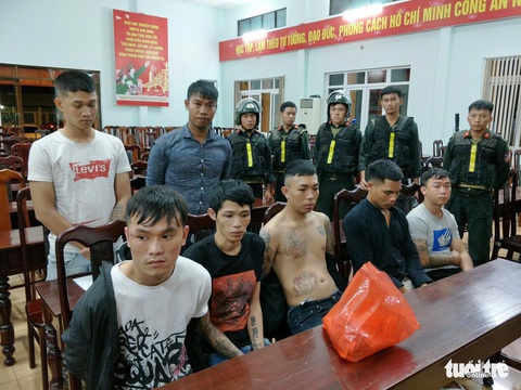Bắt thêm nhiều thanh niên vụ chém nhau như phim trên phố - Ảnh 4. Bắt thêm nhiều thanh niên vụ chém nhau như phim trên phố - Ảnh 4.