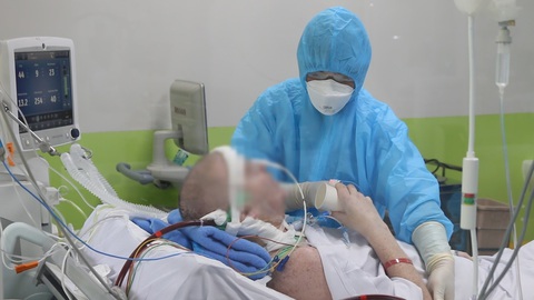 Bệnh nhân 19 đi máy bay về nhà, hội chẩn 3 miền bệnh nhân 91 phi công người Anh - Ảnh 1. Bệnh nhân 19 đi máy bay về nhà, hội chẩn 3 miền bệnh nhân 91 phi công người Anh - Ảnh 1.
