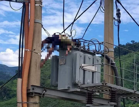 Trèo lên trạm biến áp bắt chim, học sinh lớp 5 bị điện giật chết - Ảnh 1. Trèo lên trạm biến áp bắt chim, học sinh lớp 5 bị điện giật chết - Ảnh 1.
