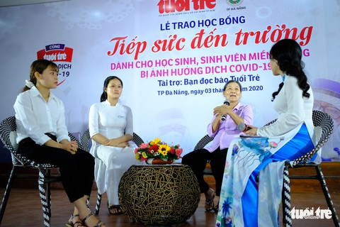 Học bổng tiếp sức cho 175 học sinh, sinh viên khó khăn miền Trung bị ảnh hưởng dịch Covid-19 - Ảnh 2. Học bổng tiếp sức cho 175 học sinh, sinh viên khó khăn miền Trung bị ảnh hưởng dịch Covid-19 - Ảnh 2.