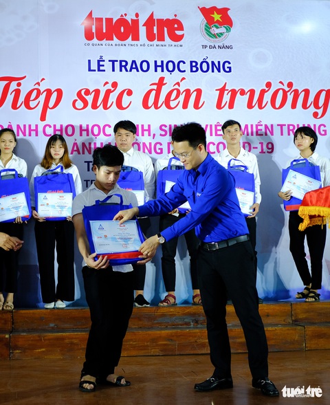 Học bổng tiếp sức cho 175 học sinh, sinh viên khó khăn miền Trung bị ảnh hưởng dịch Covid-19 - Ảnh 4. Học bổng tiếp sức cho 175 học sinh, sinh viên khó khăn miền Trung bị ảnh hưởng dịch Covid-19 - Ảnh 4.