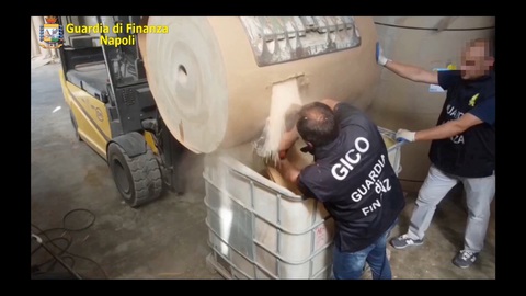 Tạo vỏ bọc giấy cuộn công nghiệp, khoét ra ma túy đá tuôn như suối - Ảnh 1. Tạo vỏ bọc giấy cuộn công nghiệp, khoét ra ma túy đá tuôn như suối - Ảnh 1.