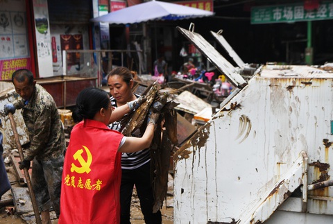 Lũ lụt ở Trung Quốc làm nhiều người chết, ông Tập yêu cầu tập trung nỗ lực cứu hộ - Ảnh 4. Lũ lụt ở Trung Quốc làm nhiều người chết, ông Tập yêu cầu tập trung nỗ lực cứu hộ - Ảnh 4.