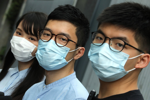 Ông Tập Cận Bình ký luật an ninh, Hoàng Chi Phong tuyên bố tiếp tục bảo vệ Hong Kong - Ảnh 1. Ông Tập Cận Bình ký luật an ninh, Hoàng Chi Phong tuyên bố tiếp tục bảo vệ Hong Kong - Ảnh 1.