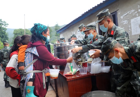 Lũ lụt ở Trung Quốc làm nhiều người chết, ông Tập yêu cầu tập trung nỗ lực cứu hộ - Ảnh 3. Lũ lụt ở Trung Quốc làm nhiều người chết, ông Tập yêu cầu tập trung nỗ lực cứu hộ - Ảnh 3.