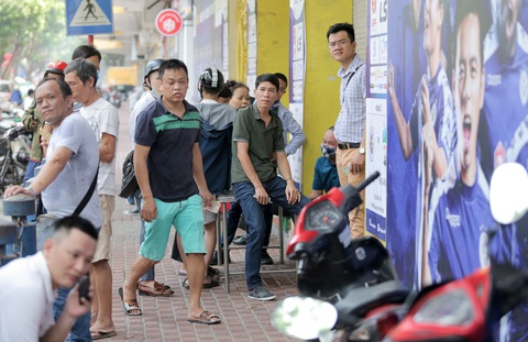 Mở bán vé trận Hà Nội FC - Hoàng Anh Gia Lai qua... cửa sổ - Ảnh 7. Mở bán vé trận Hà Nội FC - Hoàng Anh Gia Lai qua... cửa sổ - Ảnh 7.