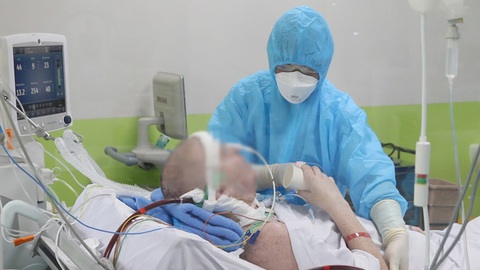 Thật kỳ diệu, phi công người Anh tỉnh hoàn toàn - Ảnh 2. Thật kỳ diệu, phi công người Anh tỉnh hoàn toàn - Ảnh 2.