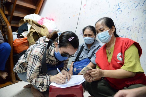 Vì sao TP.HCM chậm hỗ trợ người bị ảnh hưởng COVID-19? - Ảnh 2. Vì sao TP.HCM chậm hỗ trợ người bị ảnh hưởng COVID-19? - Ảnh 2.