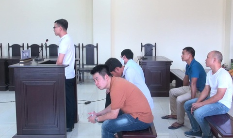 Cựu phó giám đốc Sở Văn hóa, thể thao và du lịch Thanh Hóa lãnh 15 tháng tù - Ảnh 2. Cựu phó giám đốc Sở Văn hóa, thể thao và du lịch Thanh Hóa lãnh 15 tháng tù - Ảnh 2.