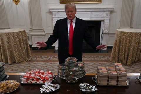 Tổng thống Trump tăng cân, hơi béo phì nhưng vẫn khỏe mạnh - Ảnh 1. Tổng thống Trump tăng cân, hơi béo phì nhưng vẫn khỏe mạnh - Ảnh 1.