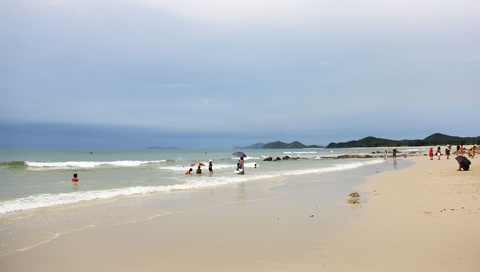 Những bãi cát trắng mịn như nhung trên xã đảo Minh Châu - Ảnh 3. Những bãi cát trắng mịn như nhung trên xã đảo Minh Châu - Ảnh 3.