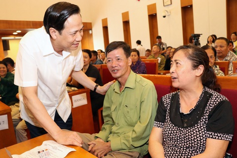 Bộ trưởng Đào Ngọc Dung: Đừng để tiền hỗ trợ dù rất bé lọt vào nhà quan - Ảnh 1. Bộ trưởng Đào Ngọc Dung: Đừng để tiền hỗ trợ dù rất bé lọt vào nhà quan - Ảnh 1.