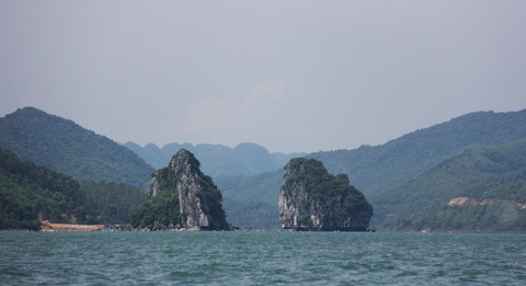 Những bãi cát trắng mịn như nhung trên xã đảo Minh Châu - Ảnh 1. Những bãi cát trắng mịn như nhung trên xã đảo Minh Châu - Ảnh 1.
