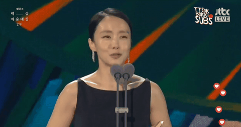 Ký sinh trùng và Khi hoa trà nở thắng đậm giải phim Baeksang Hàn Quốc - Ảnh 4. Ký sinh trùng và Khi hoa trà nở thắng đậm giải phim Baeksang Hàn Quốc - Ảnh 4.