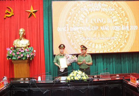 Thăng hàm đại tá cho giám đốc Công an tỉnh Thái Bình - Ảnh 1. Thăng hàm đại tá cho giám đốc Công an tỉnh Thái Bình - Ảnh 1.