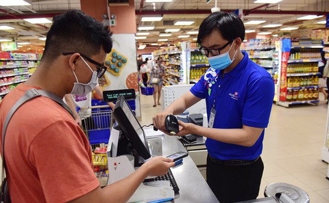 Tiếp tục miễn, giảm phí dịch vụ thanh toán đến hết tháng 6-2021 - Ảnh 1. Tiếp tục miễn, giảm phí dịch vụ thanh toán đến hết tháng 6-2021 - Ảnh 1.