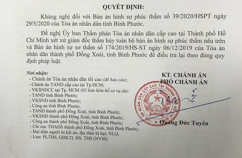 Bị cáo tự tử sau khi tòa tuyên án: Chánh án TAND cấp cao ở TP.HCM kháng nghị 6 điểm mờ - Ảnh 1. Bị cáo tự tử sau khi tòa tuyên án: Chánh án TAND cấp cao ở TP.HCM kháng nghị 6 điểm mờ - Ảnh 1.