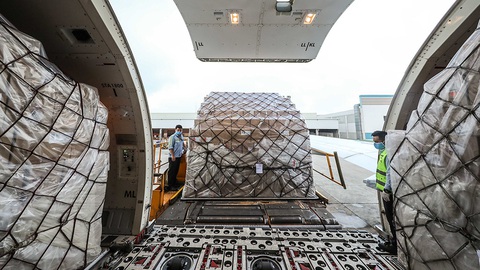 Khẩu trang Việt giúp thế giới an toàn hơn - Ảnh 9. Khẩu trang Việt giúp thế giới an toàn hơn - Ảnh 9.