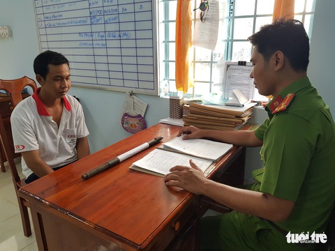 Nghi phạm đánh nứt sọ chủ tiệm photocopy để cướp đã ra đầu thú - Ảnh 1. Nghi phạm đánh nứt sọ chủ tiệm photocopy để cướp đã ra đầu thú - Ảnh 1.