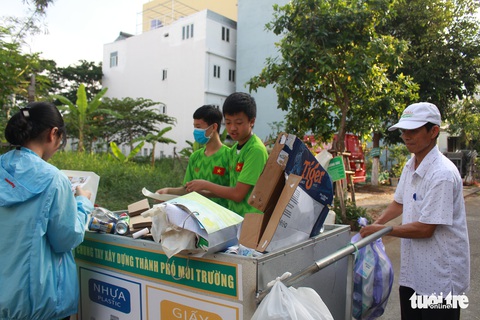Cụ già miệt mài cống hiến cho đời - Ảnh 3. Cụ già miệt mài cống hiến cho đời - Ảnh 3.