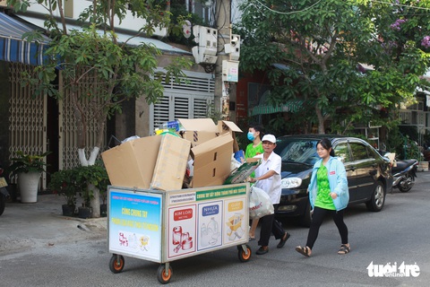 Cụ già miệt mài cống hiến cho đời - Ảnh 1. Cụ già miệt mài cống hiến cho đời - Ảnh 1.